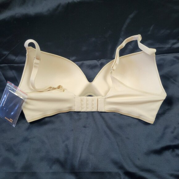NWT UNDEROUTFIT Bra Small S Satin Grace 1258 Adjustable Straps 3D Molded Sand - Picture 9 of 10